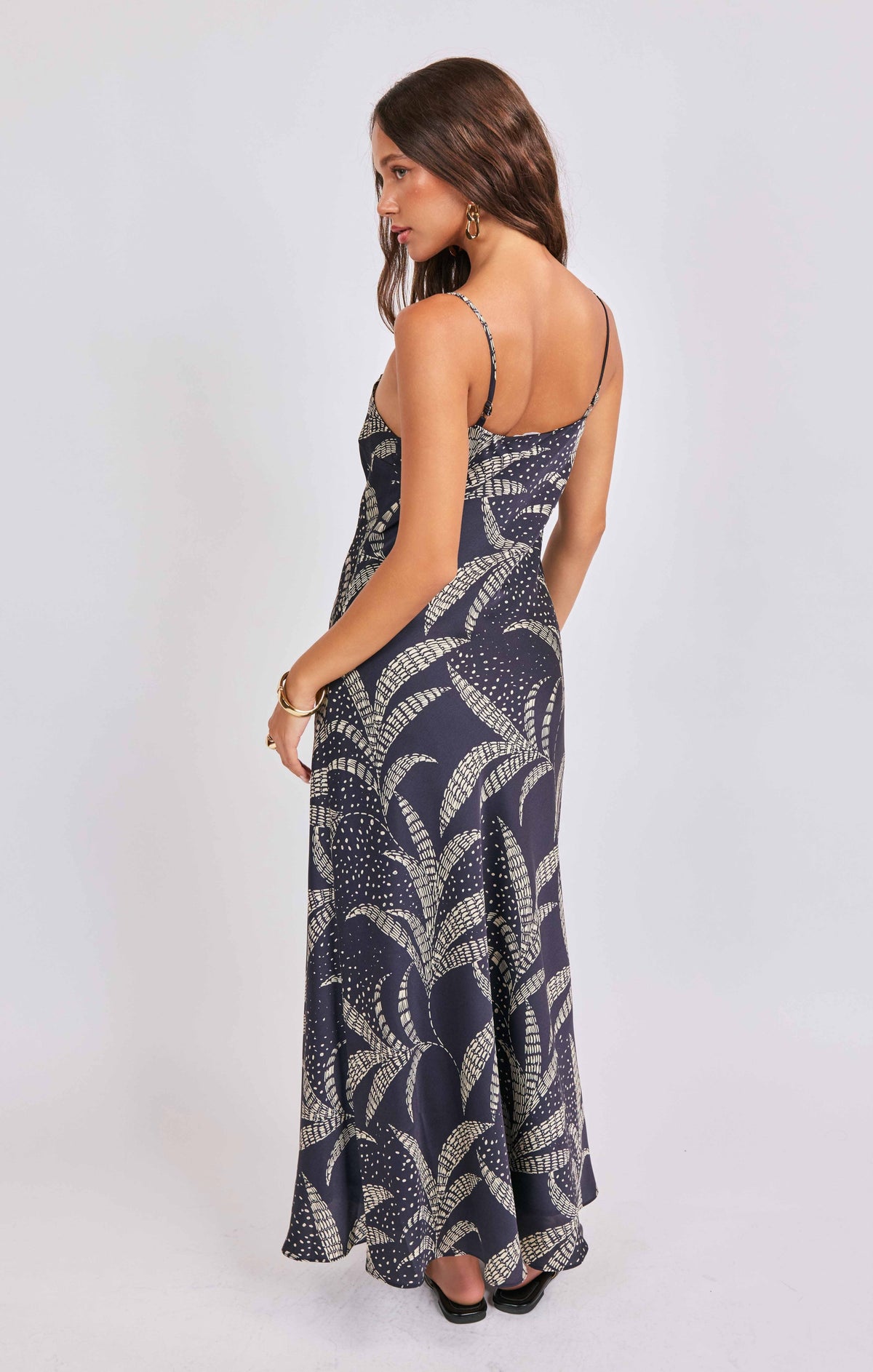 nautical cocktail dress Nights Maxi dress Color:Oyster __tab1:details-desert-boot Men's Palm Beach Dress Details Exclusive Shore Knots